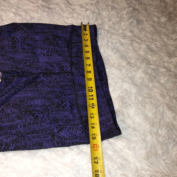 Kirckland purple snakeskin pattern cropped legging - Picture 5 of 6